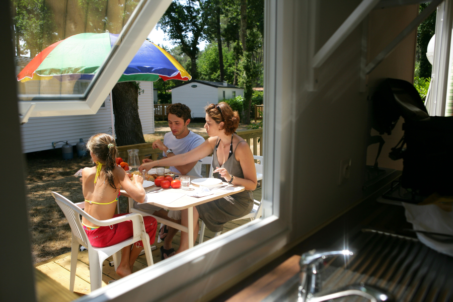 famille en camping sud est de la france